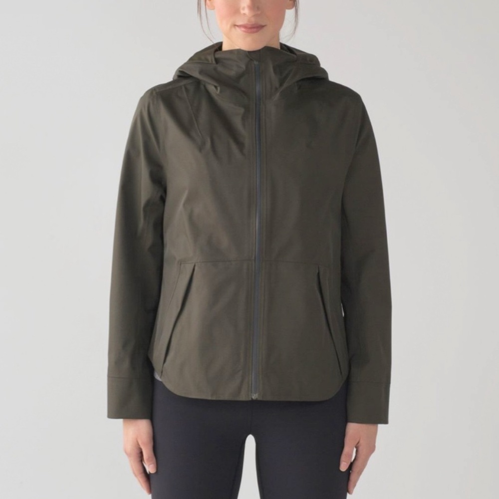 Lululemon Everyday Getaway olive green rain jacket size 6